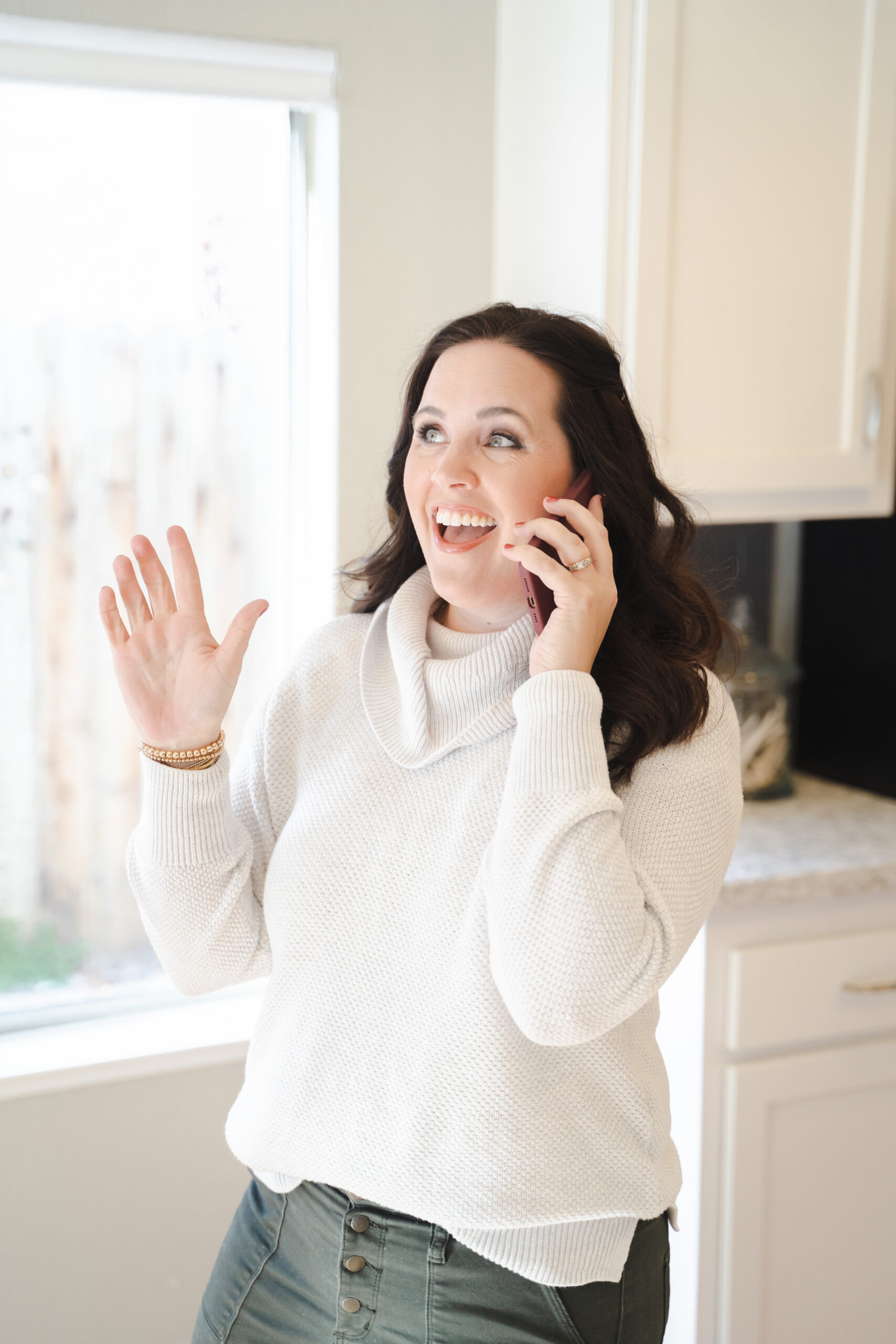 Jaydee Sheppard smiling while talking on the phone